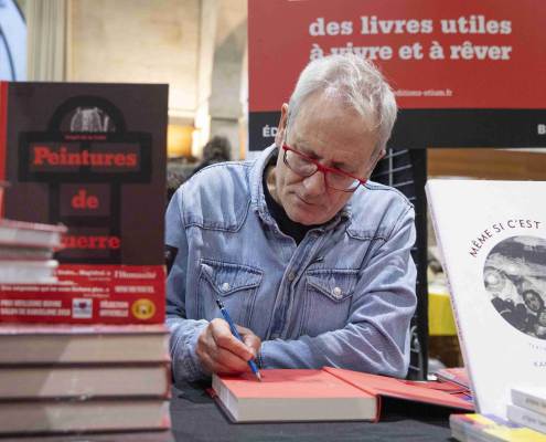 Ángel de la Calle au stand des éditions Otium