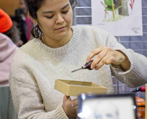 Stand de la revue Sabrosón et l'artiste Sari Takinawa